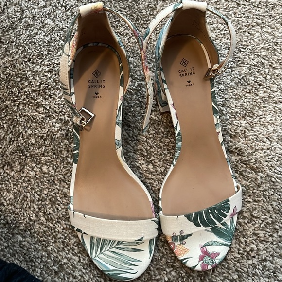 Call it spring sandals - Picture 4 of 7